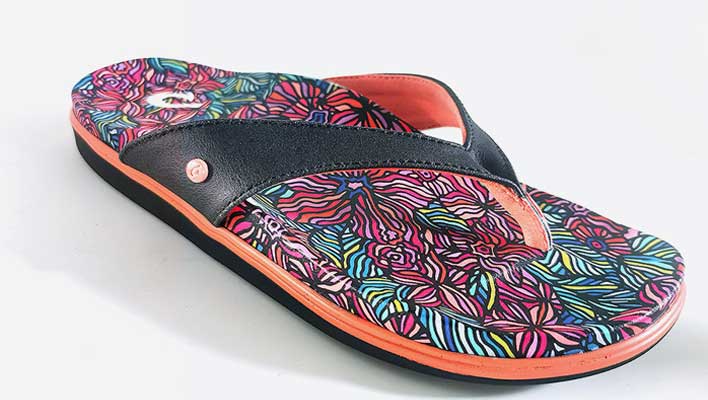 定制拖鞋工(gōng)廠如何選擇?怎樣保證專業?