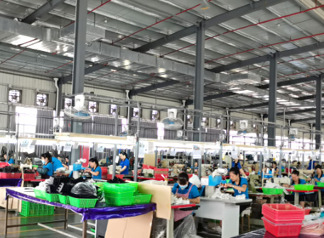 {振揚實業是拖鞋廠家、拖鞋加工(gōng)廠、拖鞋代工(gōng)廠、高端拖鞋定制、人字拖加工(gōng)廠、定制拖鞋工(gōng)廠、品牌拖鞋代工(gōng)廠、涼鞋代工(gōng)廠、沙灘拖鞋廠家、涼鞋廠家，40多(duō)年沉澱，精(jīng)益求精(jīng)。}